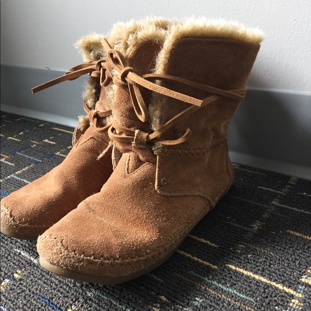 TOMs moccasin boots size 7